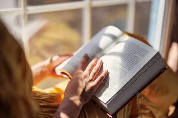 how modern Poetry differs from romantic Poetry